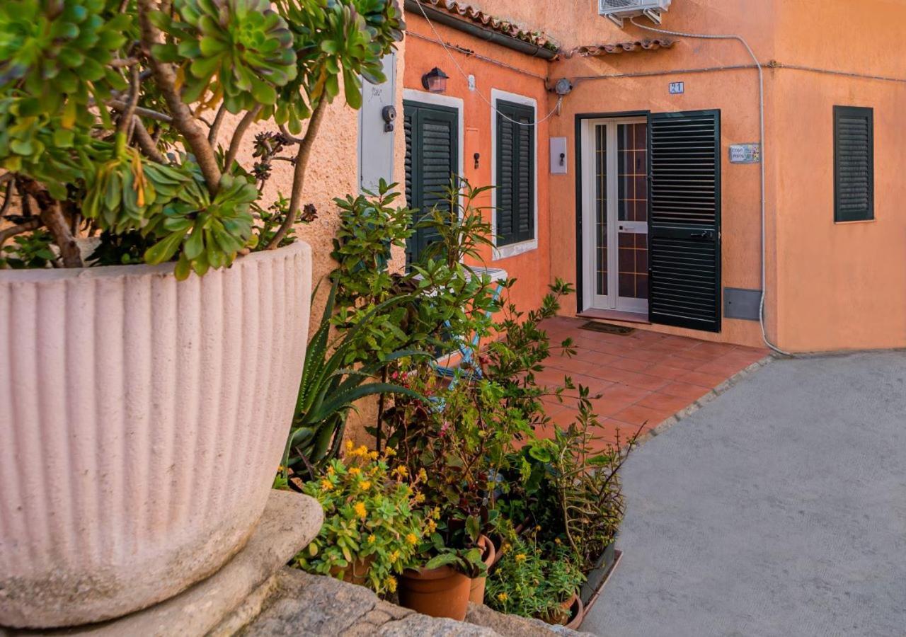 Murphy Holiday Home - Casa Papini La Maddalena  Eksteriør billede